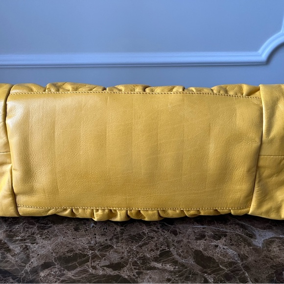 Bright yellow leather bag - Picture 11 of 12